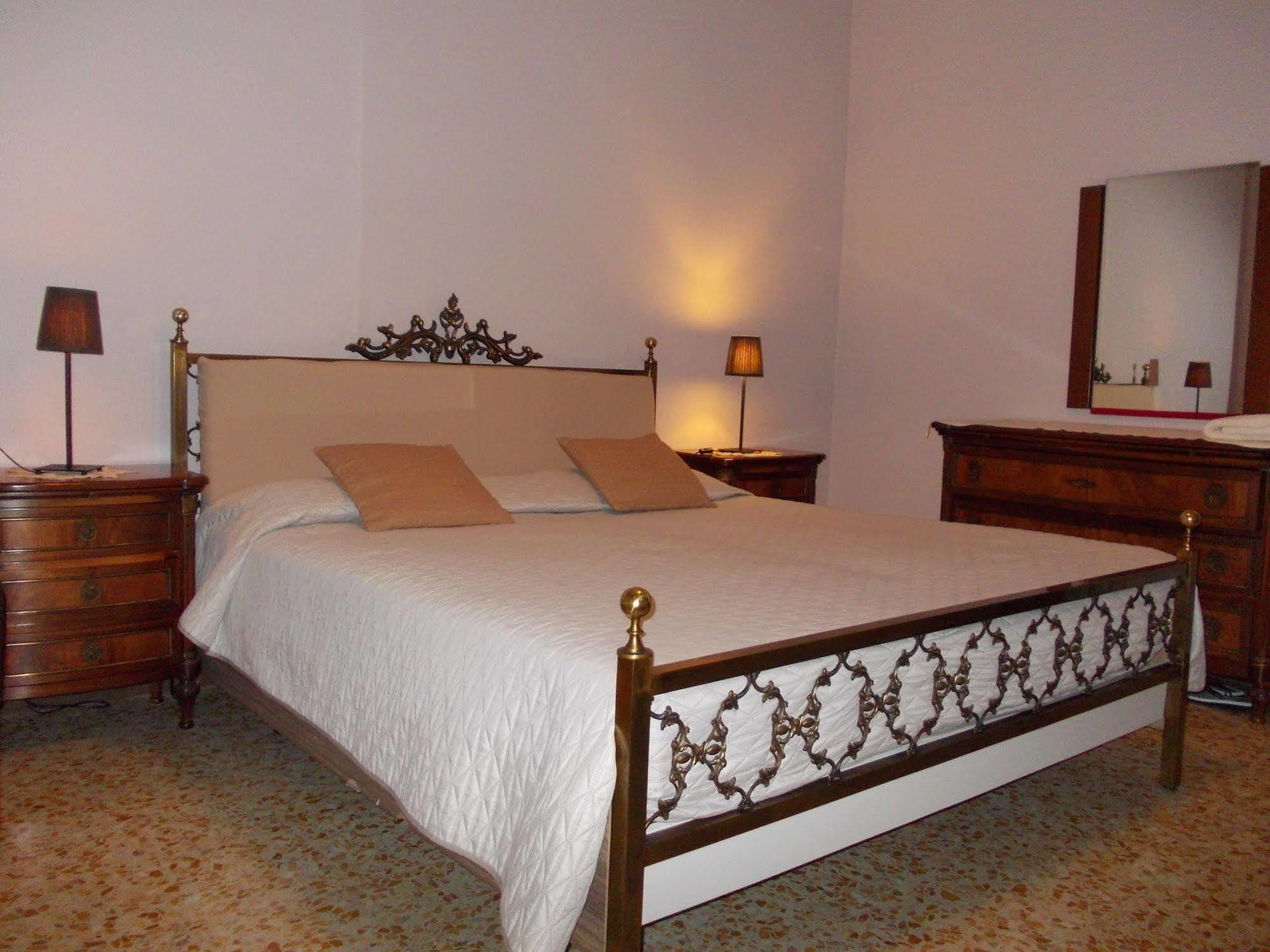 Big Brother Bed & Rooms Treviso Exterior photo